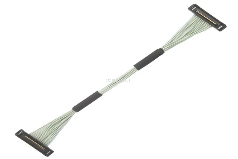 I-PEX 82884-100B-02-D为何在300mm长度下依然保持高速信号稳定？